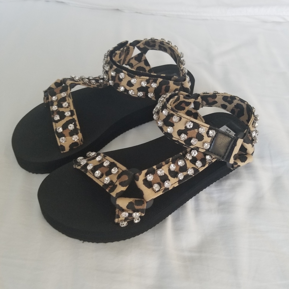 Steve Madden Henley leopard print rhinestone velcro sandals. New, 6.5